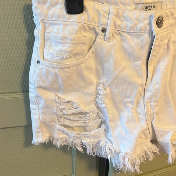 White jeans shorts - Picture 2 of 3